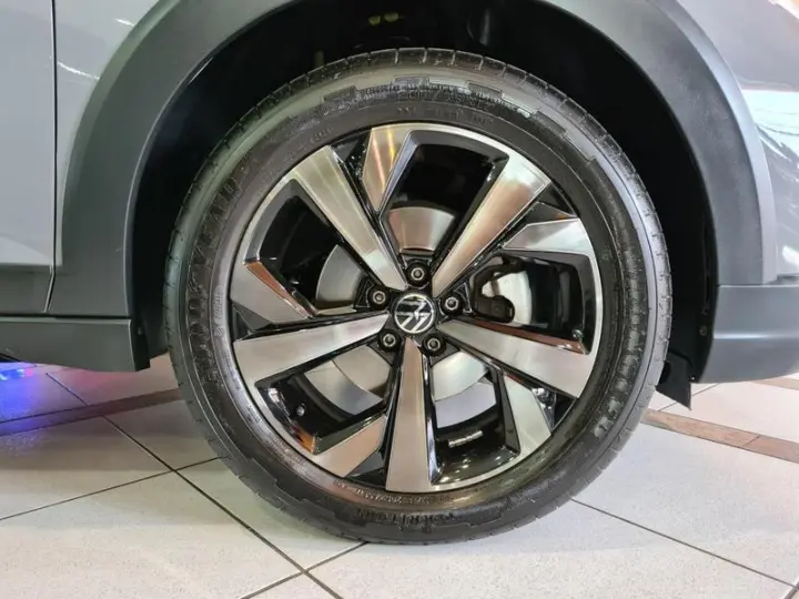 NIVUS LAUNCHING ED. 1.0 200 TSI FLEX AUT