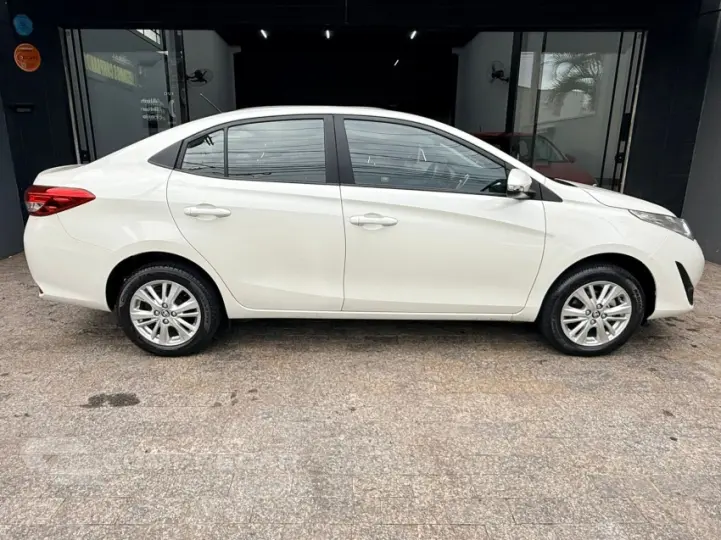 YARIS 1.5 16V Sedan XL