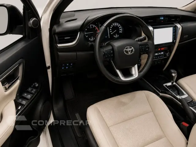 HILUX SW4 - 2.8 D-4D TURBO DIAMOND 7L 4X4 AUTOMÁTICO
