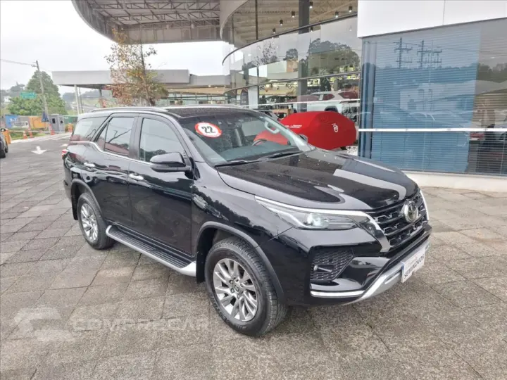 HILUX SW4 2.8 D-4D TURBO DIESEL SRX 7L 4X4 AUTOMÁ