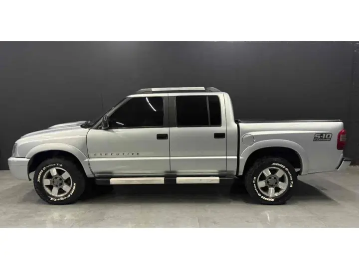 S10 2.4 MPFI EXECUTIVE 4X2 CD 8V FLEX 4P MANUAL