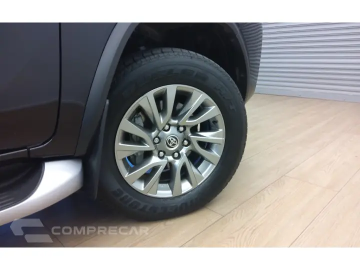 HILUX SW4 2.8 D-4D TURBO DIESEL SRX 7L 4X4 AUTOMÁTICO