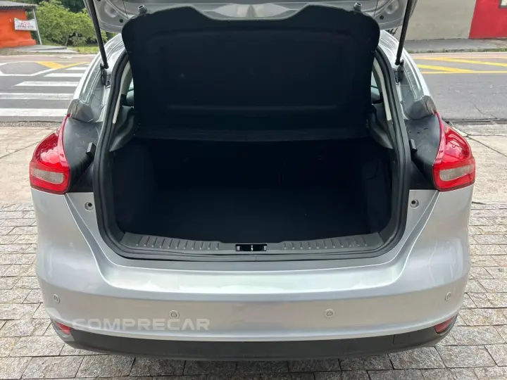 FOCUS 2.0 TITANIUM FASTBACK 16V FLEX 4P POWERSHIFT