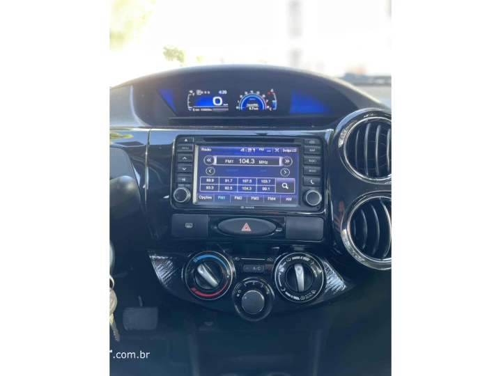 ETIOS 1.5 PLATINUM SEDAN 16V FLEX 4P AUTOMÁTICO