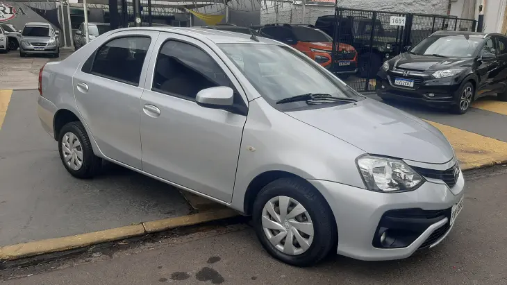 ETIOS 1.5 X Sedan 16V