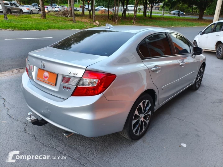 Civic 2.0 16V 4P LXR