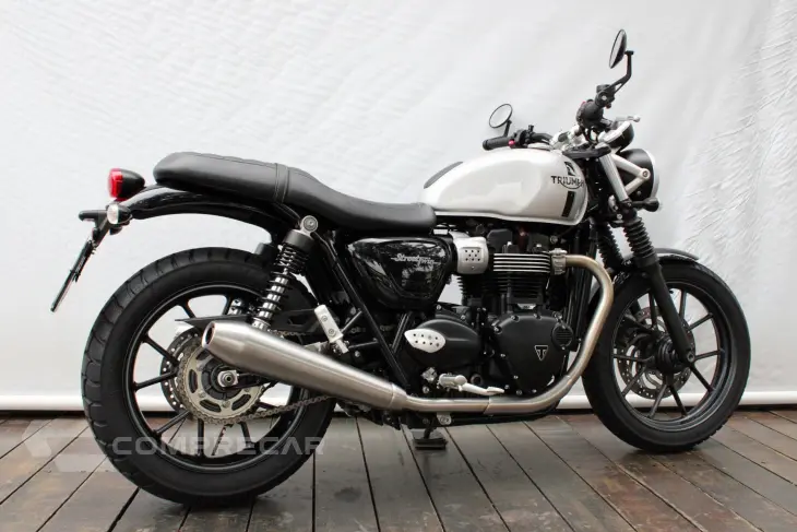 TRIUMPH STREET TWIN