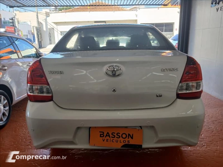 ETIOS 1.5 X Plus Sedan 16V