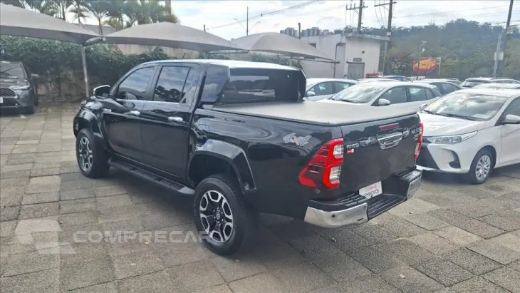 HILUX 2.8 D-4D TURBO DIESEL CD SRX PLUS 4X4 AUTOM