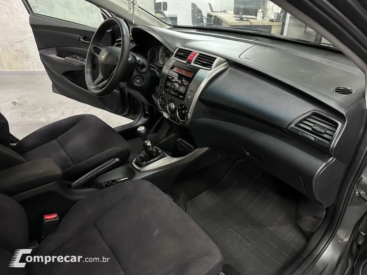 CITY 1.5 LX Sedan 16V