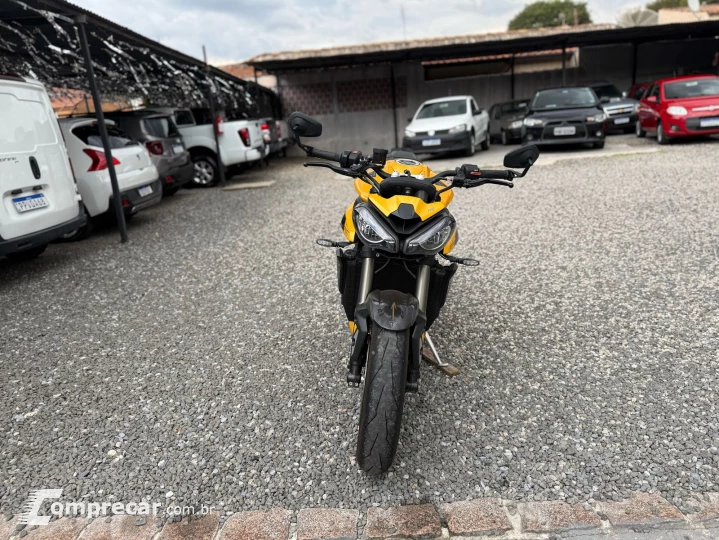 STREET TRIPLE RS