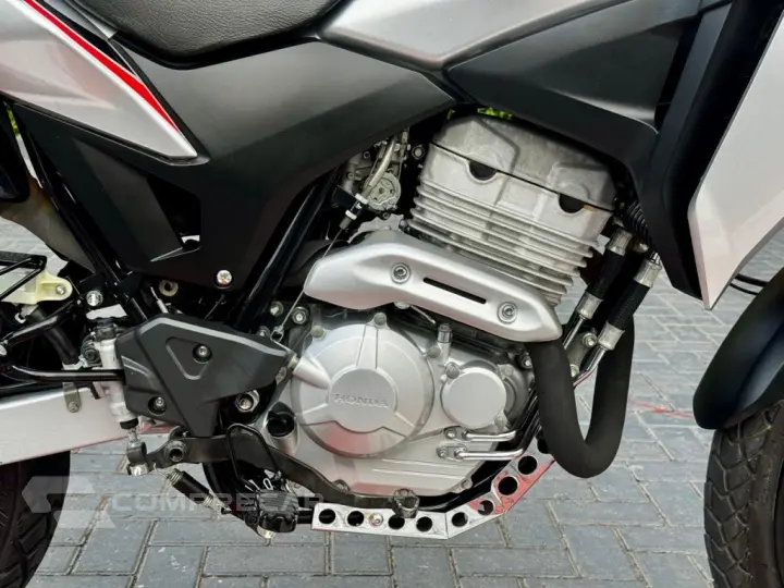 XRE 300 ABS