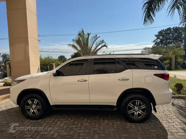 HILUX SW4 2.7 SRV 7 Lugares 4X2 16V