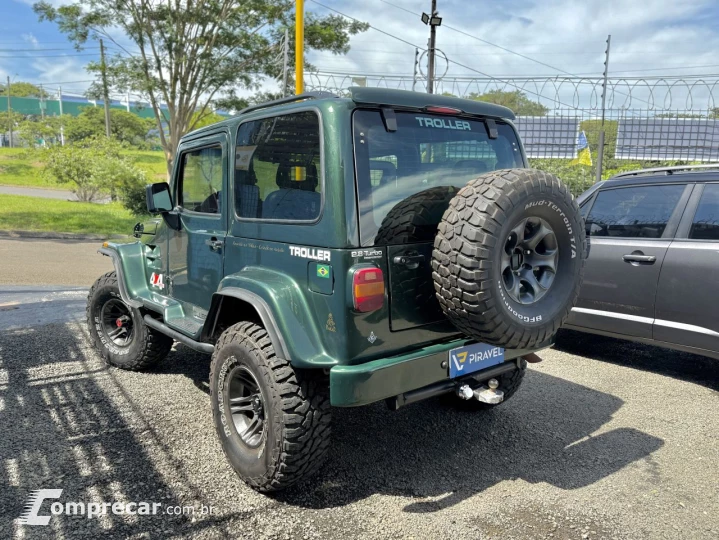 T-4 4x4 2.8 TB Int. Cap. Rígida Diesel