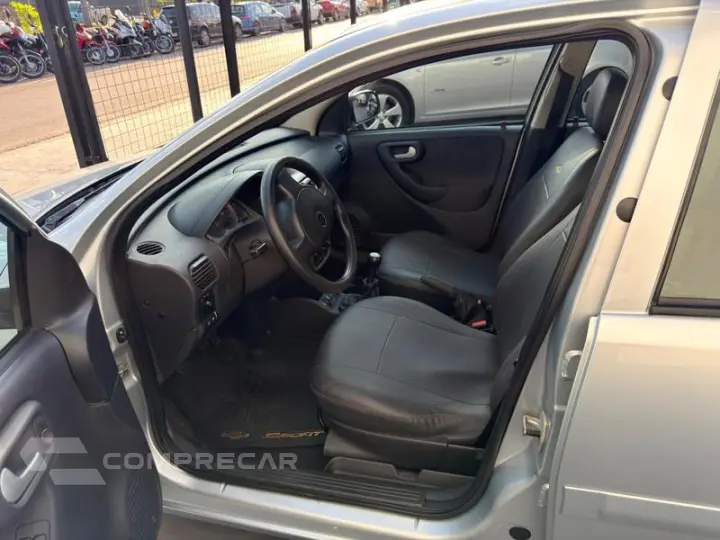 CORSA SEDAN PREMIUM