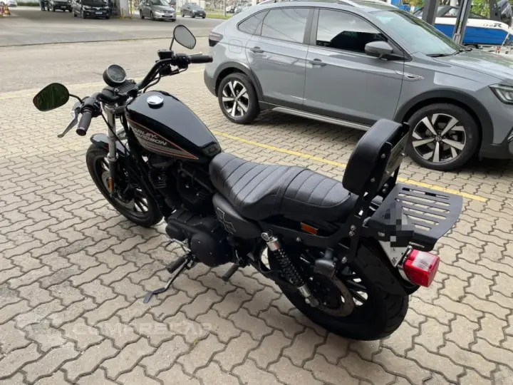 XL 883 R