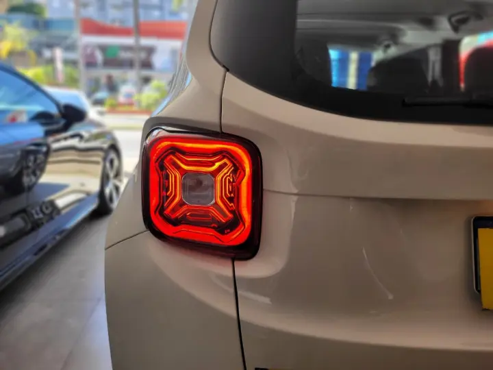 Renegade Longitude 1.8 4x2 Flex 16V Aut.