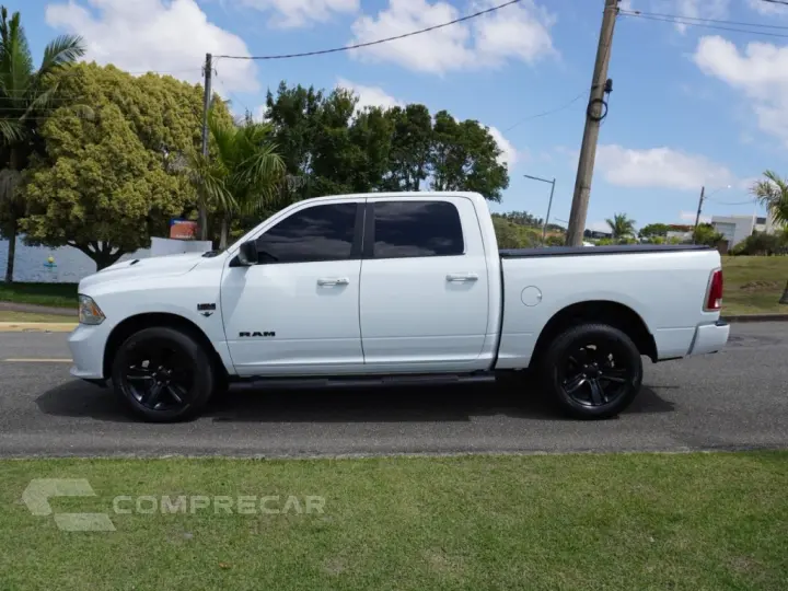 CLASSIC 5.7 V8 GASOLINA LARAMIE NIGHT EDITION CD 4X4 AUTOMÁT