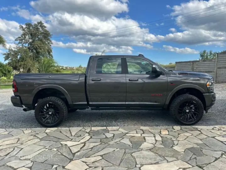 2500 6.7 I6 TURBO DIESEL LARAMIE CD 4X4 AUTOMÁTICO
