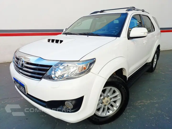 Hilux SW4 SRV D4-D 4x4 3.0 TDI Dies. Aut