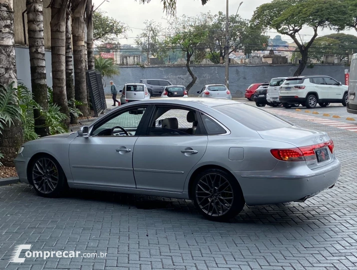 AZERA 3.3 MPFI GLS Sedan V6 24V
