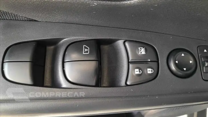 KICKS PLAY 1.6 16V FLEXSTART SENSE XTRONIC