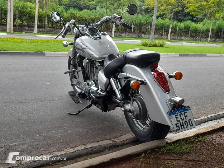 Shadow 750