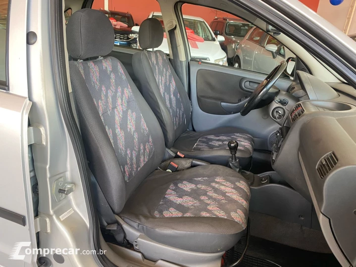 CORSA 1.8 MPFI Maxx Sedan 8V
