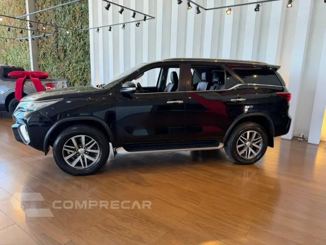 HILUX SW4 - 2.8 SRX 4X4 7 LUGARES 16V TURBO INTERCOOLER 4P A