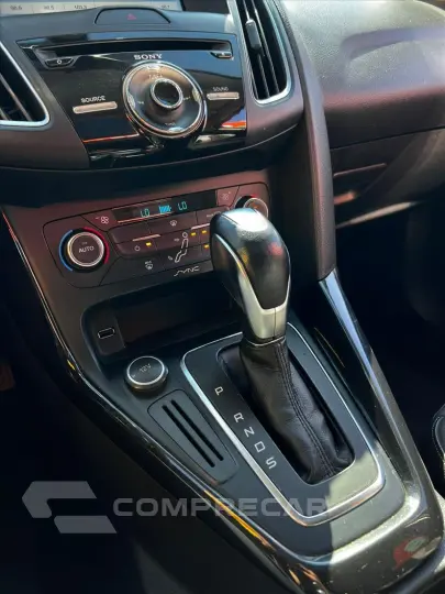 FOCUS 2.0 Titanium Fastback 16V