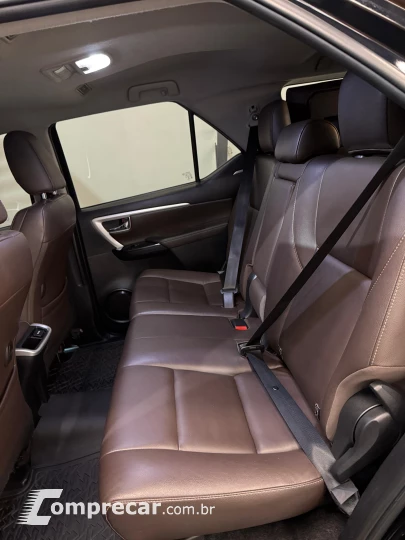 HILUX SW4 2.8 D-4d Turbo SRX 7L 4X4