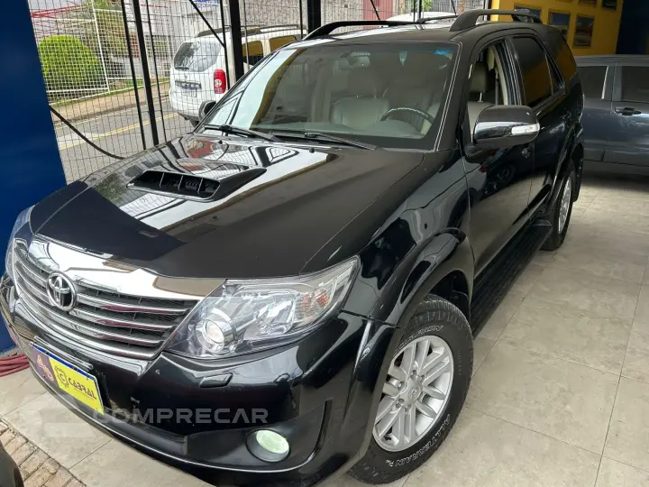 Hilux SW4 SRV D4-D 4x4 3.0 TDI Dies. Aut