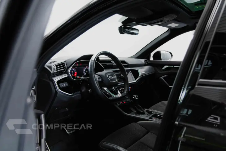 Q3 2.0 40 TFSI Performance Black Quattro