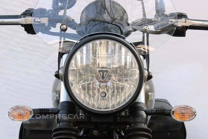 TRIUMPH STREET TWIN