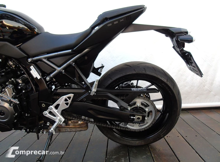 SUZUKI GSX-8S