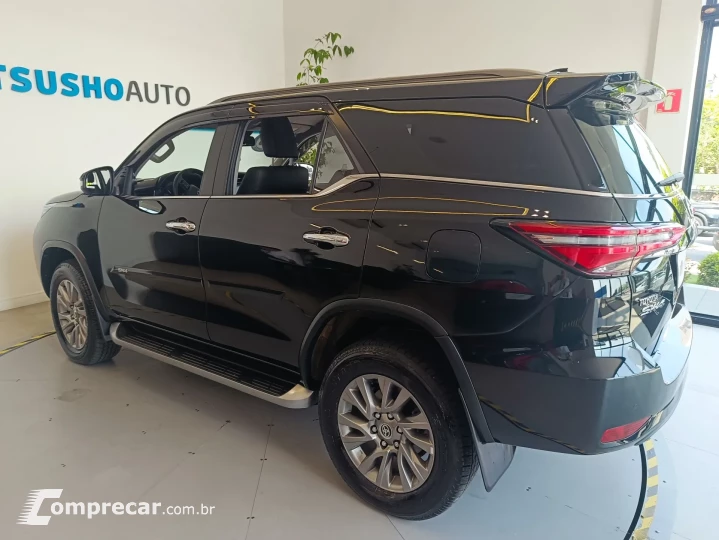 HILUX SW4 2.8 D-4D TURBO SRX 7L 4X4 AUTOMÁTICO