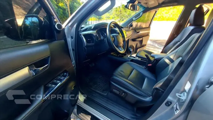 HILUX 2.8 D-4D TURBO DIESEL CD SRX 4X4 AUTOMÁTICO
