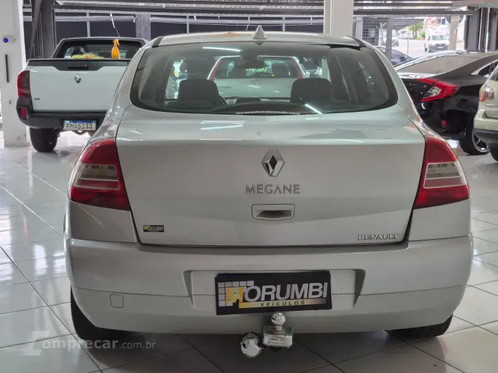 Megane Sedan Dynamique 1.6 16V (flex)