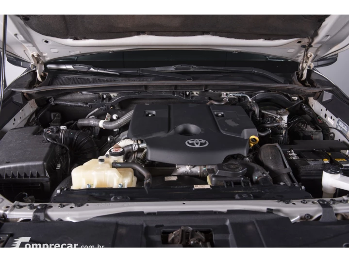 HILUX SW4 2.8 D-4D TURBO DIESEL SRX 7L 4X4 AUTOMÁTICO