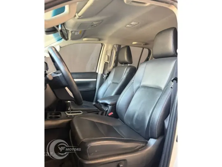 HILUX 2.8 D-4D TURBO DIESEL CD SRX 4X4 AUTOMÁTICO