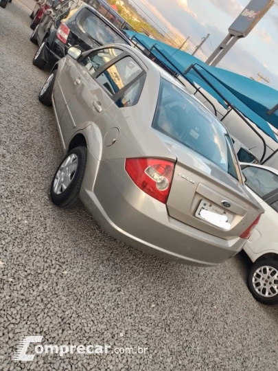 Fiesta Sedan 1.6 4P FLEX