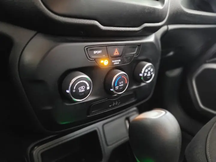 RENEGADE Renegade1.8 4x2 Flex 16V Aut.