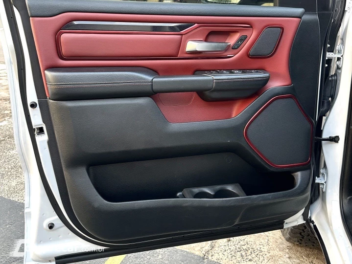 1500 5.7 V8 GASOLINA REBEL CD 4X4 AUTOMÁTICO