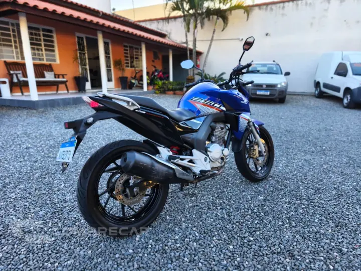 CB 250F TWISTER CBS