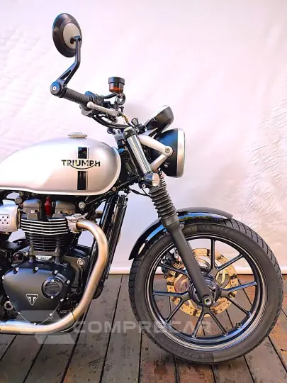 TRIUMPH STREET TWIN