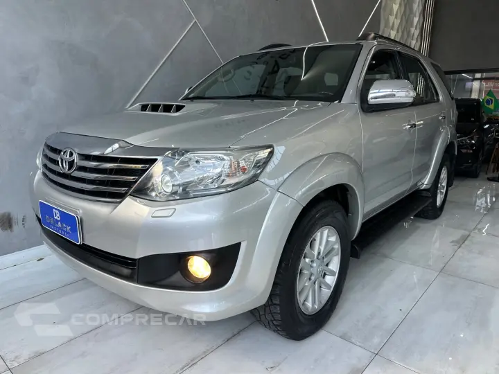 Hilux SW4 SRV D4-D 4x4 3.0 TDI Dies. Aut