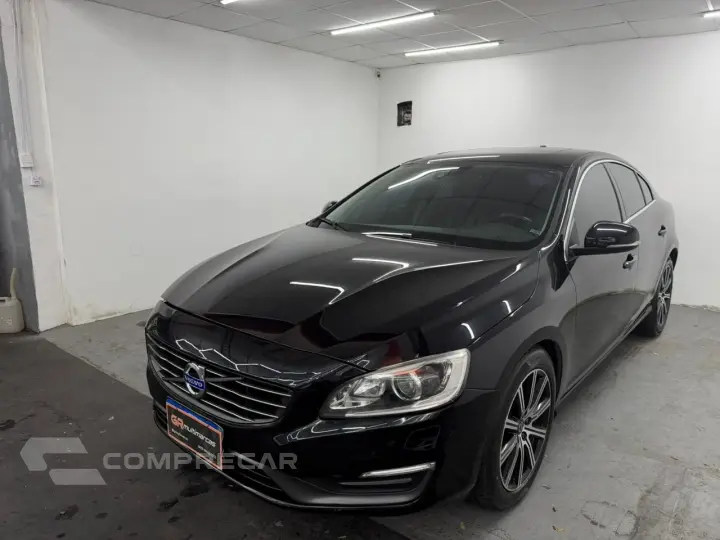 S60 T-5 MOMENTUM 2.0 245cv 4p