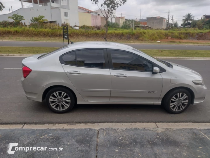 CITY 1.5 LX Sedan 16V