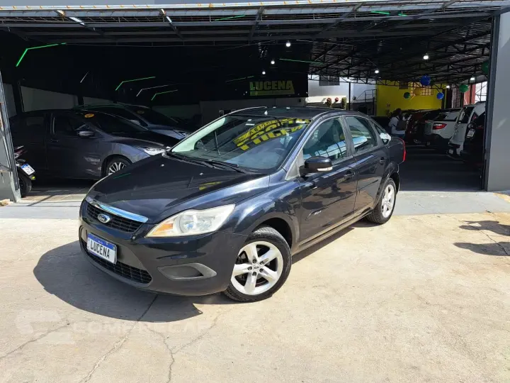 Focus 2.0 Ghia 16V Gasolina 4P Automático