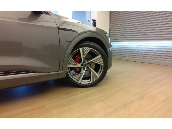 Q8 E-TRON 55 ELÉTRICO LAUNCH EDITION QUATTRO